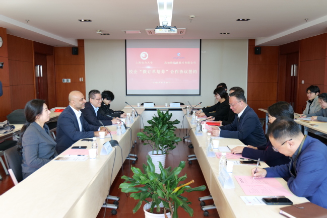 我校人工智能学部与高知特信息技术有限公司举行校企“微订单培养”合作协议签约仪式