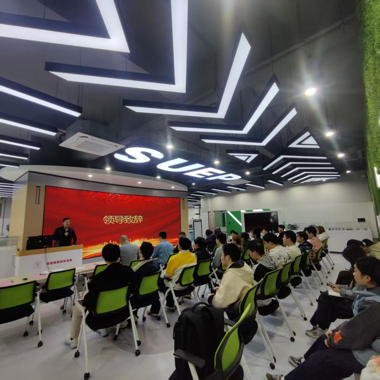 赋能能源电力人才培养,启航AI数智化新篇章——我校首届人工智能微专业结业典礼举办 赋能能源电力人才培养,启航AI数智化新篇章——我校首届人工智能微专业结业典礼举办