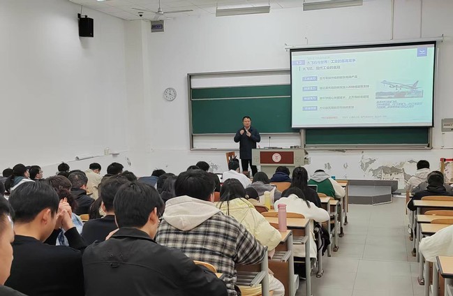 聚焦自主创新 筑梦大飞机——上海商飞冯灿总师走进人工智能学部,启迪研究生科技报国 聚焦自主创新 筑梦大飞机——上海商飞冯灿总师走进人工智能学部,启迪研究生科技报国