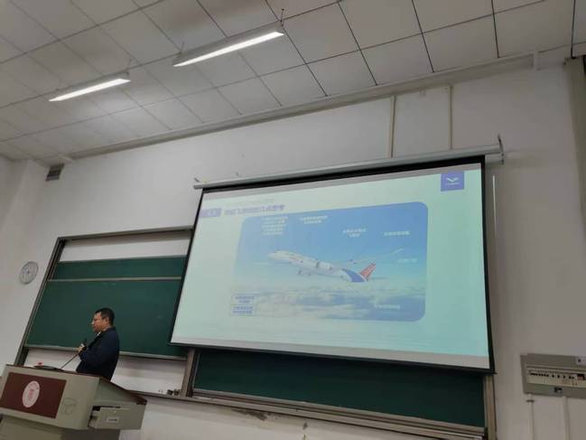 聚焦自主创新 筑梦大飞机——上海商飞冯灿总师走进人工智能学部,启迪研究生科技报国 聚焦自主创新 筑梦大飞机——上海商飞冯灿总师走进人工智能学部,启迪研究生科技报国