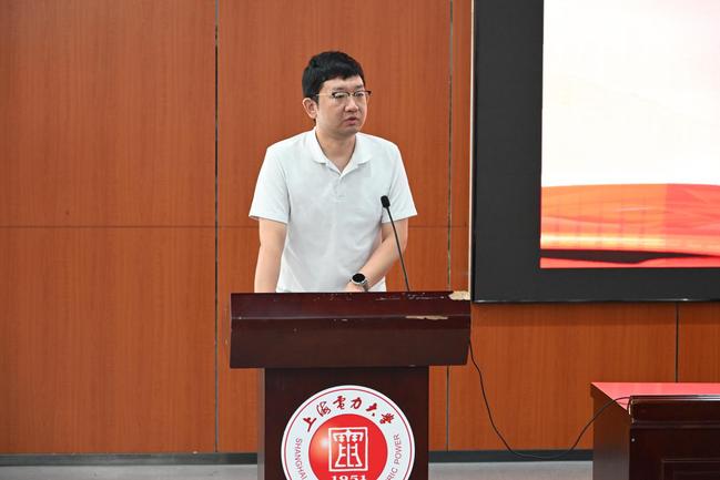 青春砺志担使命·团徽闪耀启新程——人工智能学部举办第一期初级团校开班仪式暨团校第一课